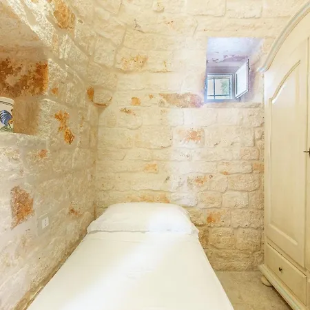 Holiday home Trullo Mit Pool Ostuni Kostenlos Bettwaesche Und Handtuecher, 2 Fahrraeder, 1 Hochstuhl, 1 Kinderbett *