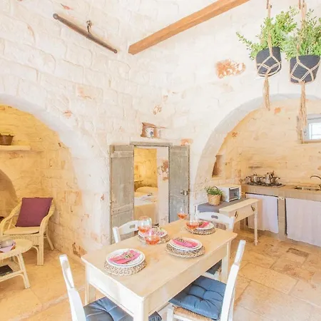 Trullo Mit Pool Ostuni Kostenlos Bettwaesche Und Handtuecher, 2 Fahrraeder, 1 Hochstuhl, 1 Kinderbett