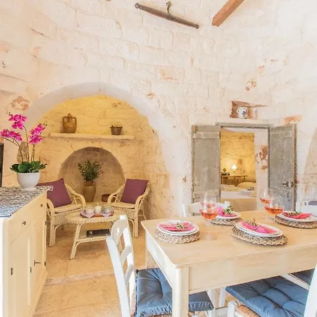 Trullo Mit Pool Ostuni Kostenlos Bettwaesche Und Handtuecher, 2 Fahrraeder, 1 Hochstuhl, 1 Kinderbett Holiday home *